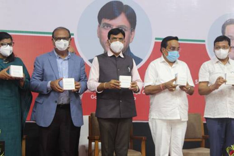 केंद्रीय स्वास्थ्य और परिवार कल्याण और रसायन एवं उर्वरक मंत्री मनसुख मंडाविया ने गुजरात के अंकलेश्वर में निर्मित कोवैक्सिन का पहला वाणिज्यिक बैच जारी किया