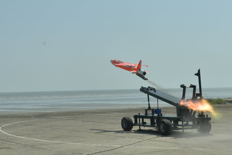 डीआरडीओ द्वारा हाई-स्पीड एक्सपेंडेबल एरियल टारगेट अभ्यास का सफलतापूर्वक उड़ान-परीक्षण