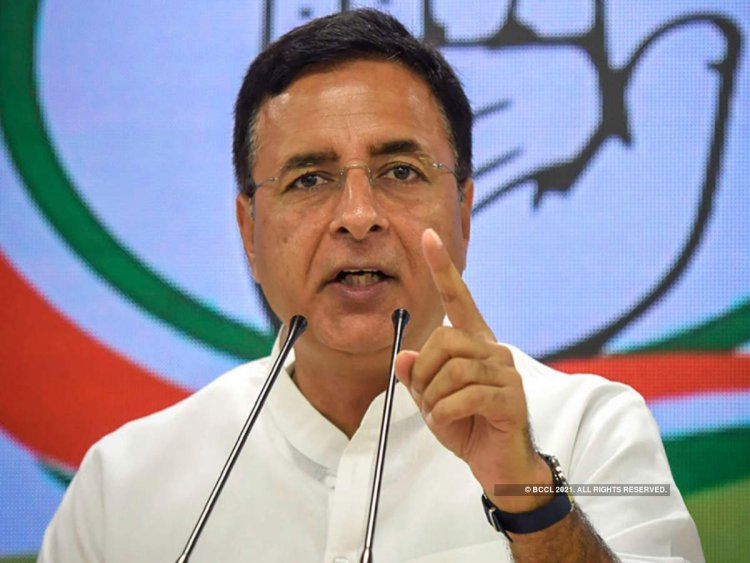 देश सब कुछ समझता है, लेकिन सूट-बूट की सरकार नहीं समझती - रणदीप सुरजेवाला