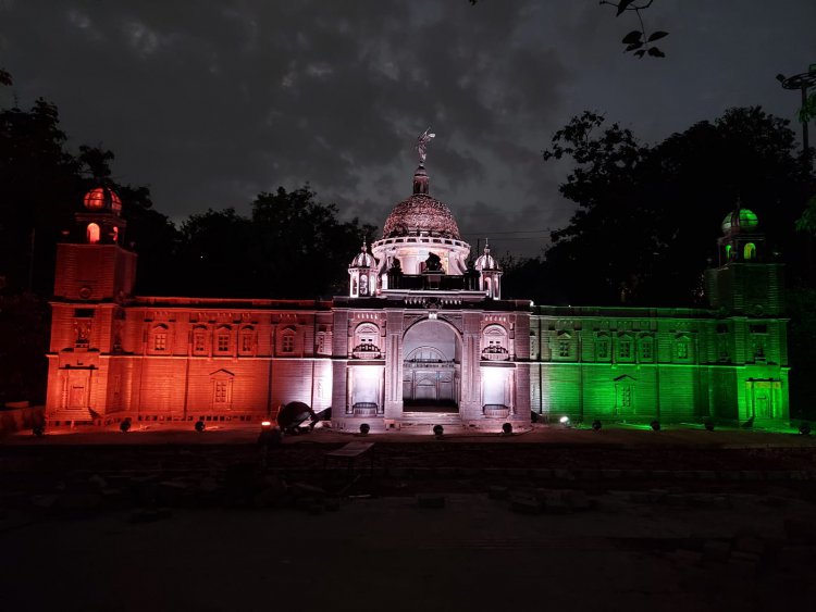 सूर्या रोशनी ने नई दिल्ली के पंजाबी बाग में भारत दर्शन पार्क में रंग बदलने वाली आरजीबी लाइट्स के साथ, 19 भारतीय स्मारकों की प्रतिकृतियों को रोशन किया