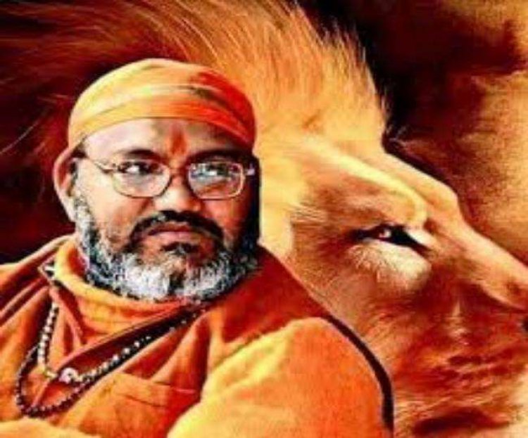 वसीम रिजवी का धर्मांतरण कराने वाले जूना अखाड़े के महामंडलेश्वर ने बापू को गंदगी बताया