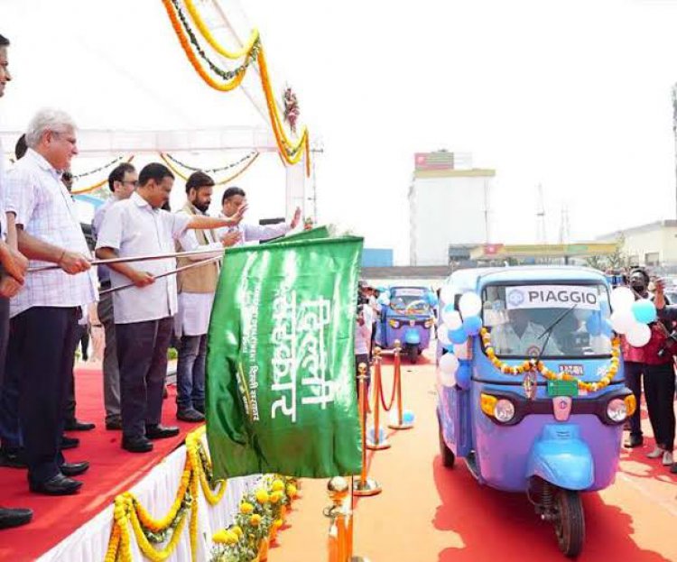 दिल्ली की सड़कों पर दौड़ेंगे देश में सबसे ज्यादा इलेक्ट्रिक ऑटो : केजरीवाल ने दिखाई हरी झंडी