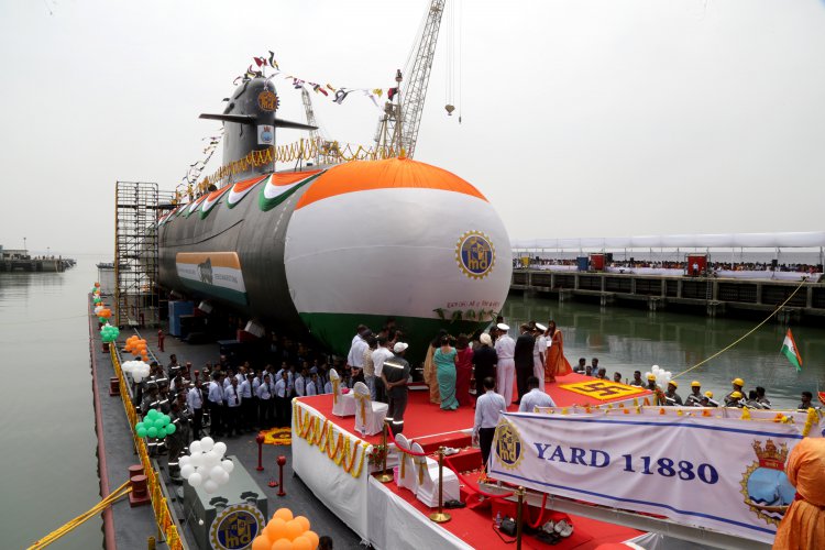 मुंबई के मझगांव डॉक लिमिटेड में छठी स्कॉर्पीन पनडुब्बी 'वागशीर' को समुद्र में उतारा गया