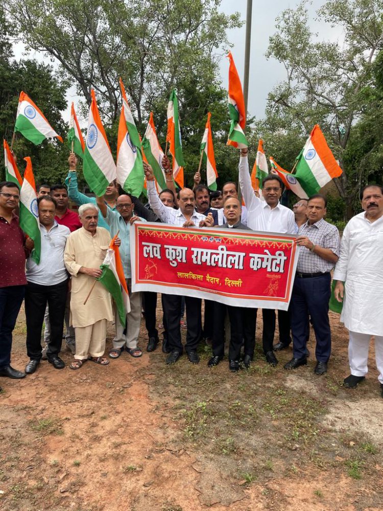 ध्वाजारोहण ध्वज व बैज वितरण के साथ लव कुश कमेटी ने मनाया अमृत महोत्सव