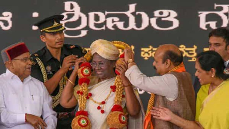 राष्ट्रपति कर्नाटक पहुंचीं, मैसूरु दशहरा महोत्सव का उद्घाटन किया