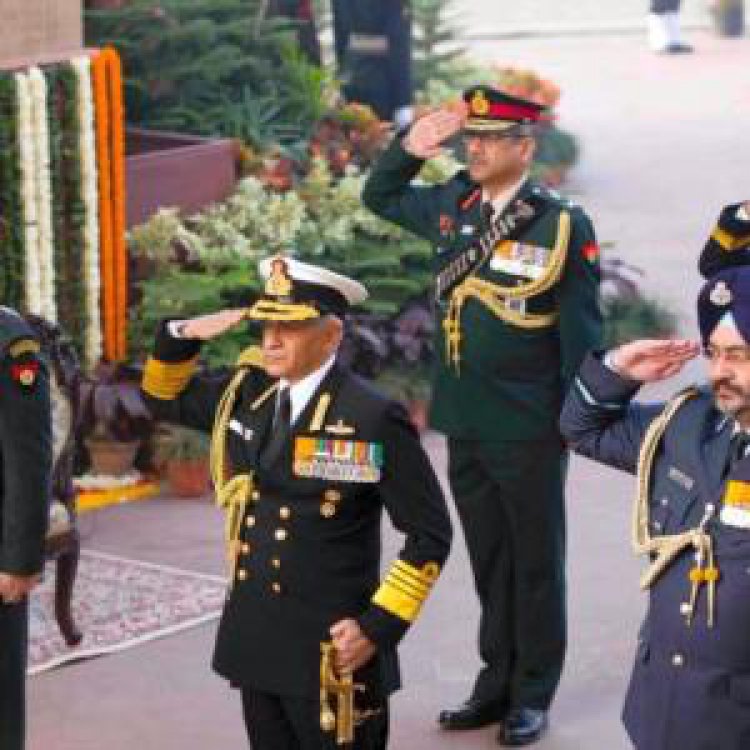 अमरीका के नौसेना सचिव श्री कार्लोस डेल टोरो भारत की यात्रा पर पहुंचे