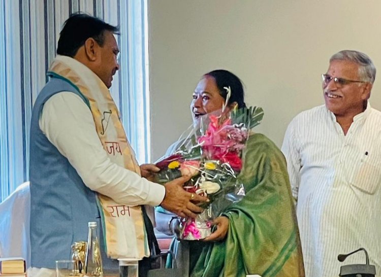 उत्तराखंड महिला आयोग की पूर्व उपाध्यक्ष गीता ठाकुर ने की राजस्थान के मुख्यमंत्री को किया सम्मानित